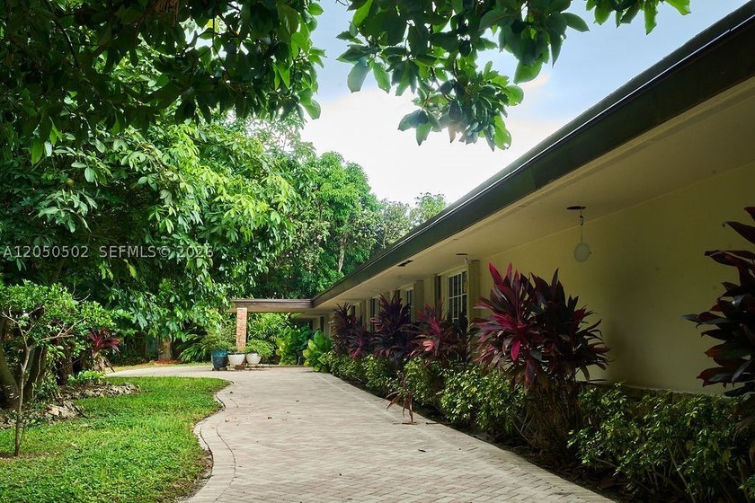 Exceptional opportunity to own a beautifully renovated 5-acre - photo 20