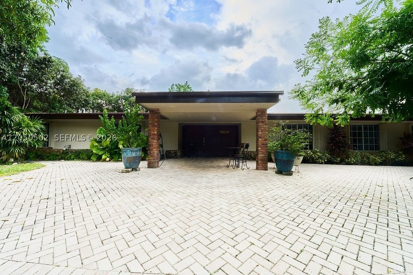 Exceptional opportunity to own a beautifully renovated 5-acre - photo 21