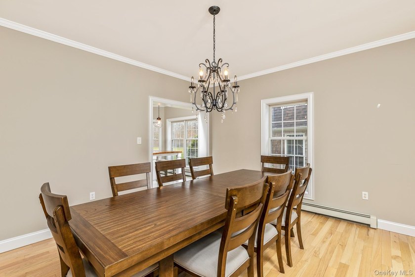 Exquisite Resort-Style Retreat in East Quogue. Recently - photo 22