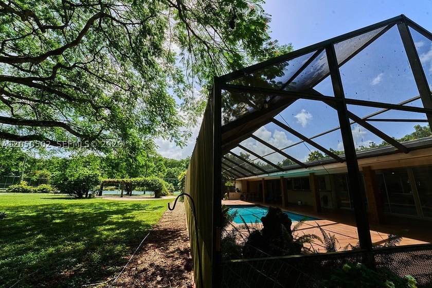 Exceptional opportunity to own a beautifully renovated 5-acre - photo 26