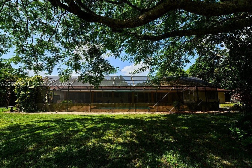 Exceptional opportunity to own a beautifully renovated 5-acre - photo 27