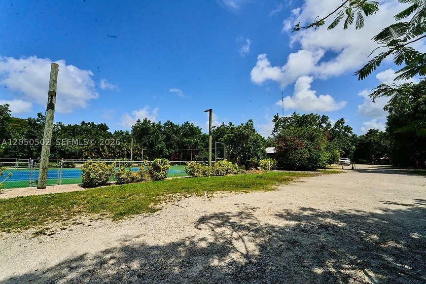 Exceptional opportunity to own a beautifully renovated 5-acre - photo 30