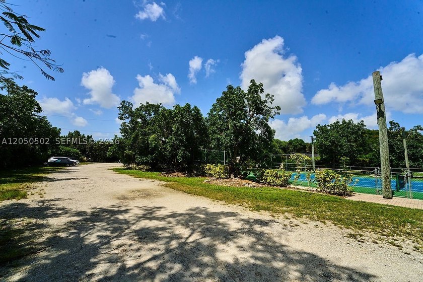 Exceptional opportunity to own a beautifully renovated 5-acre - photo 31