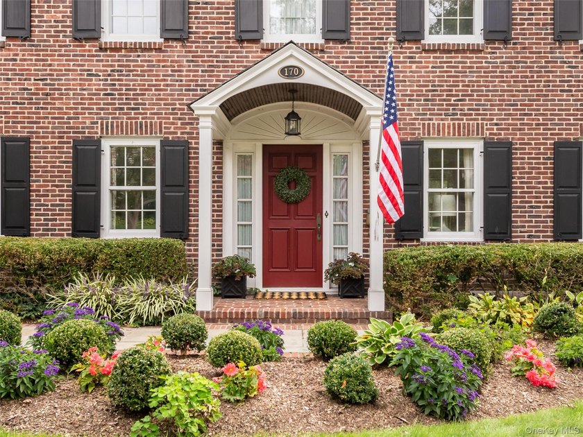 Quintessential Munsey Park - this stately, grand brick colonial - photo 2