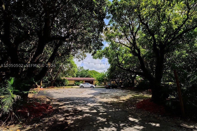 Exceptional opportunity to own a beautifully renovated 5-acre - photo 35
