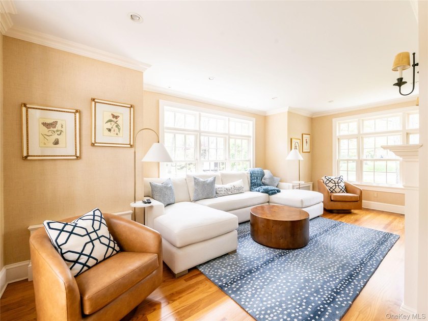 Quintessential Munsey Park - this stately, grand brick colonial - photo 8