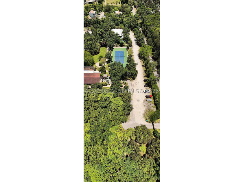 Exceptional opportunity to own a beautifully renovated 5-acre - photo 39