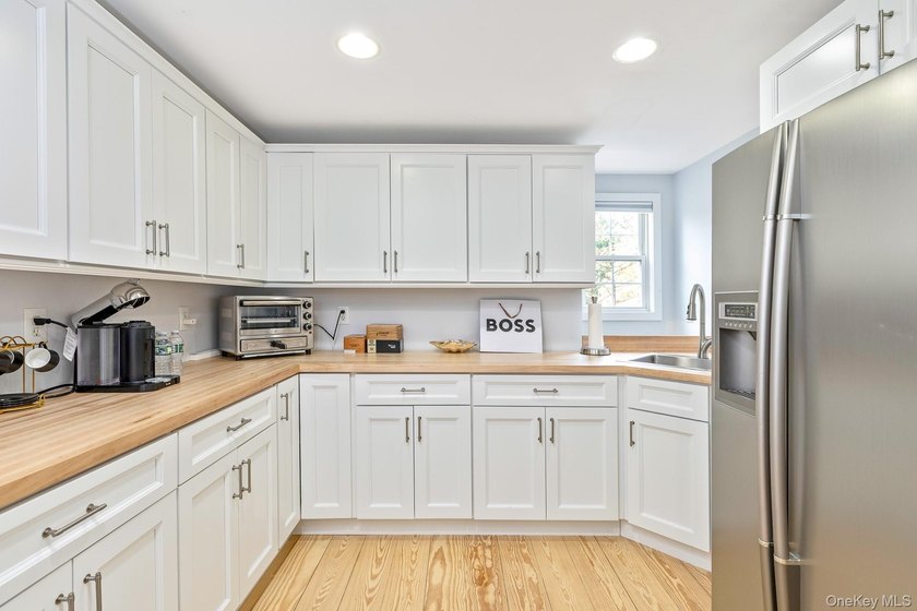 Exquisite Resort-Style Retreat in East Quogue. Recently - photo 46