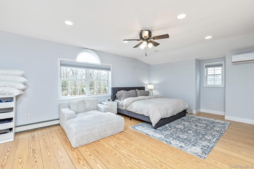 Exquisite Resort-Style Retreat in East Quogue. Recently - photo 48