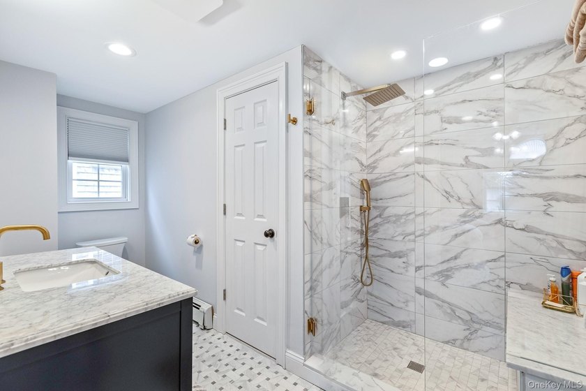 Exquisite Resort-Style Retreat in East Quogue. Recently - photo 49