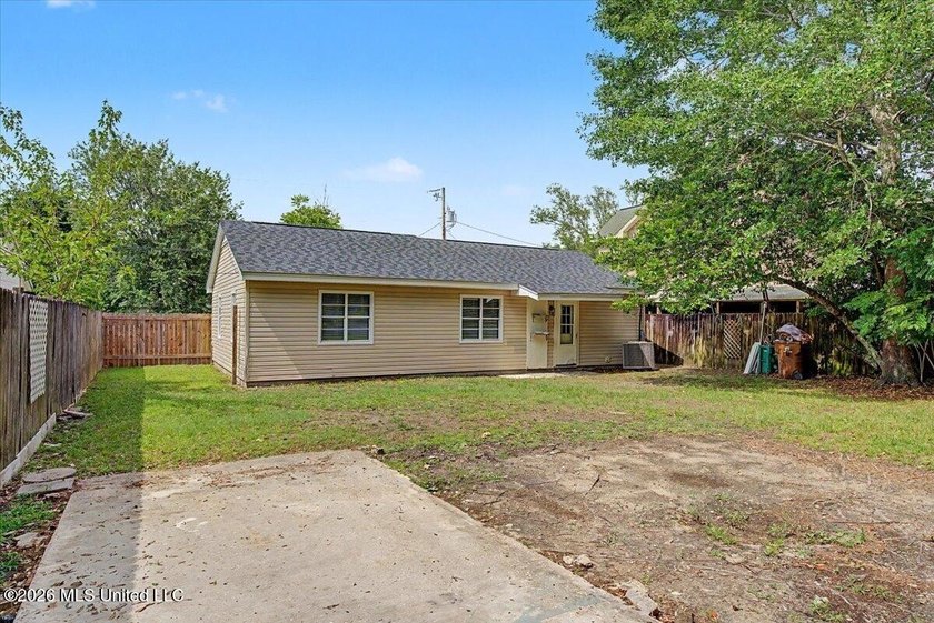 This beautifully updated 3 bedroom, 1 bathroom home offers a - photo 12