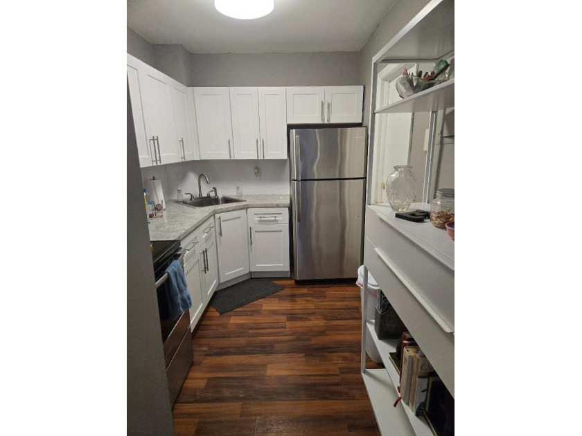 Wonderful Complex. Very well kept. Clean and a pleasure to show - photo 2