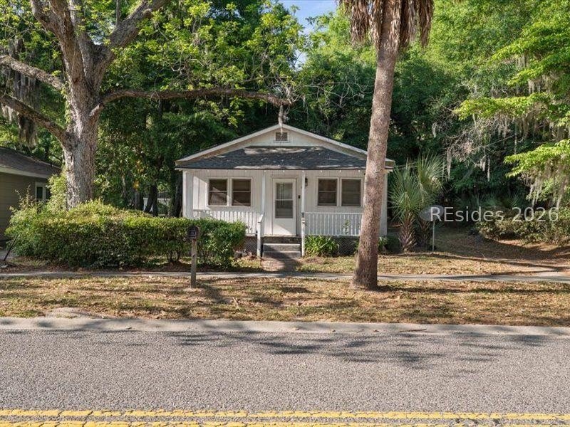 Charming 3BR/2BA Lowcountry home ideally located near historic - photo 3