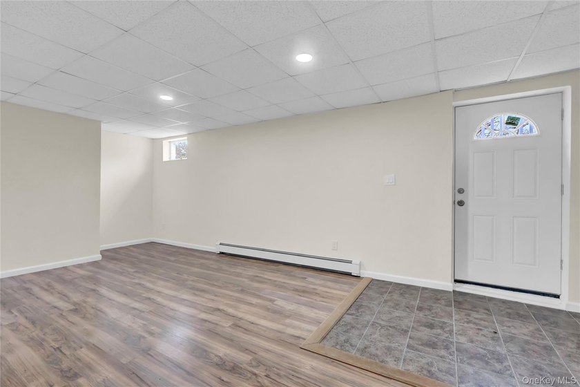 Move right into this updated 3 BR, 2.5 Bathroom, Colonial style - photo 22