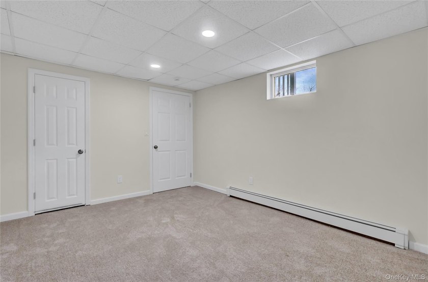 Move right into this updated 3 BR, 2.5 Bathroom, Colonial style - photo 25