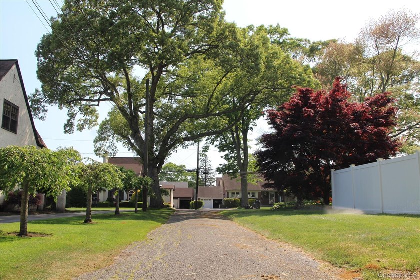 Lakefront opportunity in Lawrence Farms area of Bay Shore! - photo 5