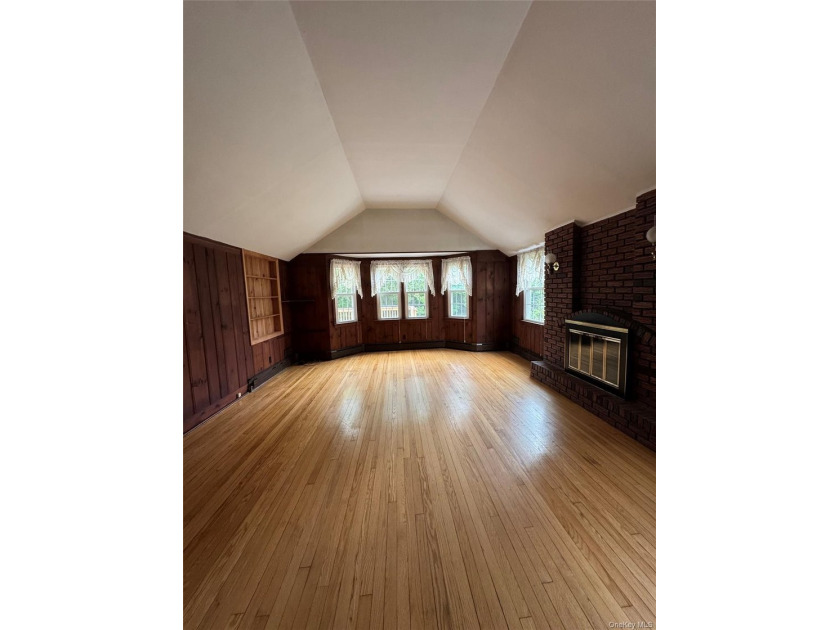 Lakefront opportunity in Lawrence Farms area of Bay Shore! - photo 9