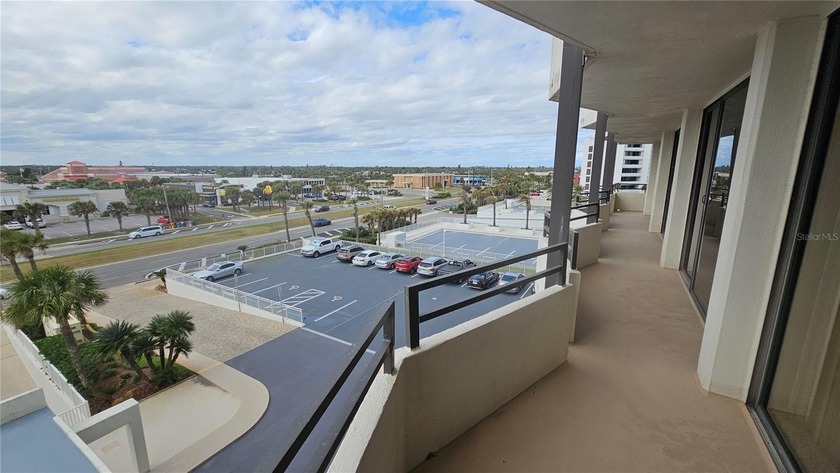 2BR/2BA Condo with Wrap-Around Balcony - Daytona Beach - photo 10