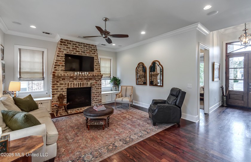 Welcome to this beautifully maintained traditional residence in - photo 11