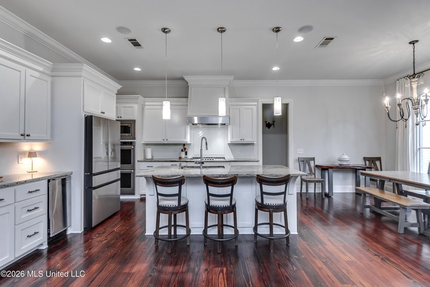 Welcome to this beautifully maintained traditional residence in - photo 15