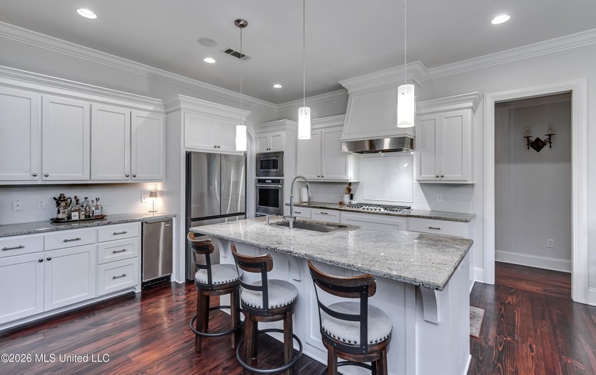 Welcome to this beautifully maintained traditional residence in - photo 16