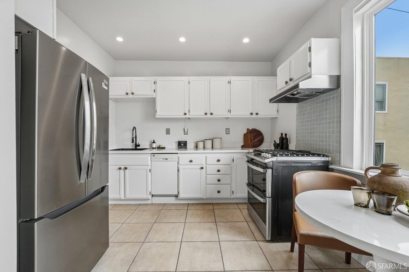 Presidio Heights at its finest! This spacious three-bedroom - photo 16