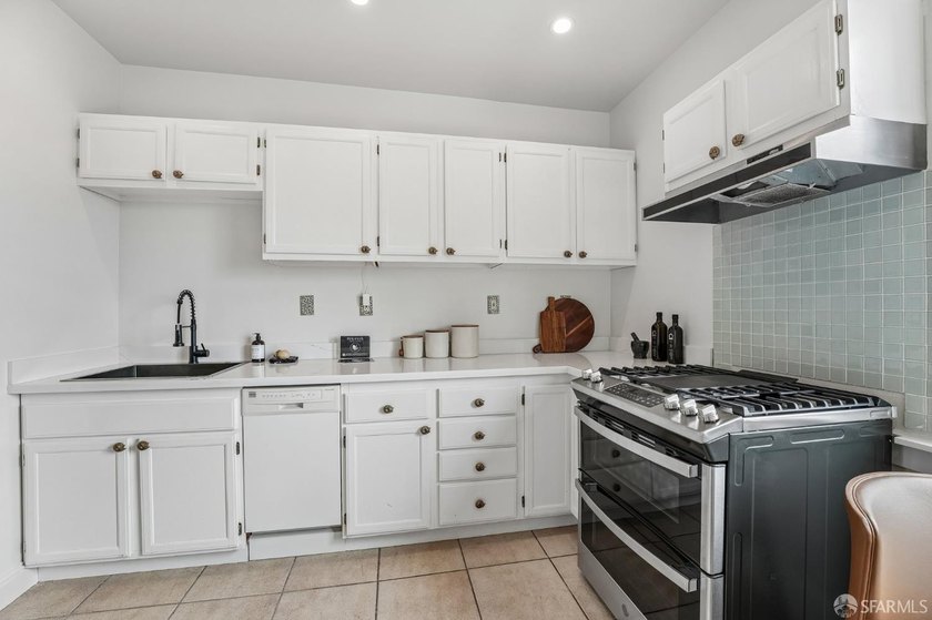 Presidio Heights at its finest! This spacious three-bedroom - photo 17