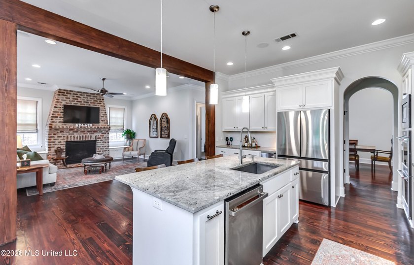Welcome to this beautifully maintained traditional residence in - photo 19