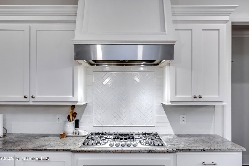 Welcome to this beautifully maintained traditional residence in - photo 21