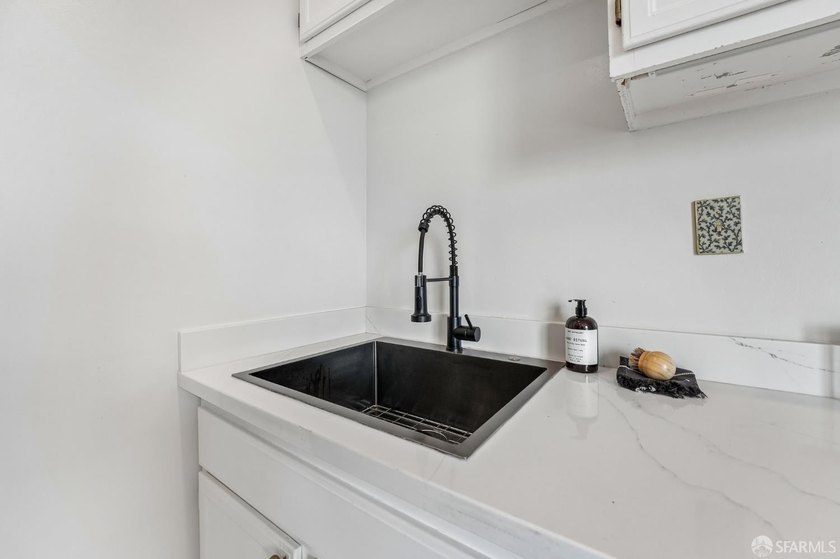 Presidio Heights at its finest! This spacious three-bedroom - photo 24