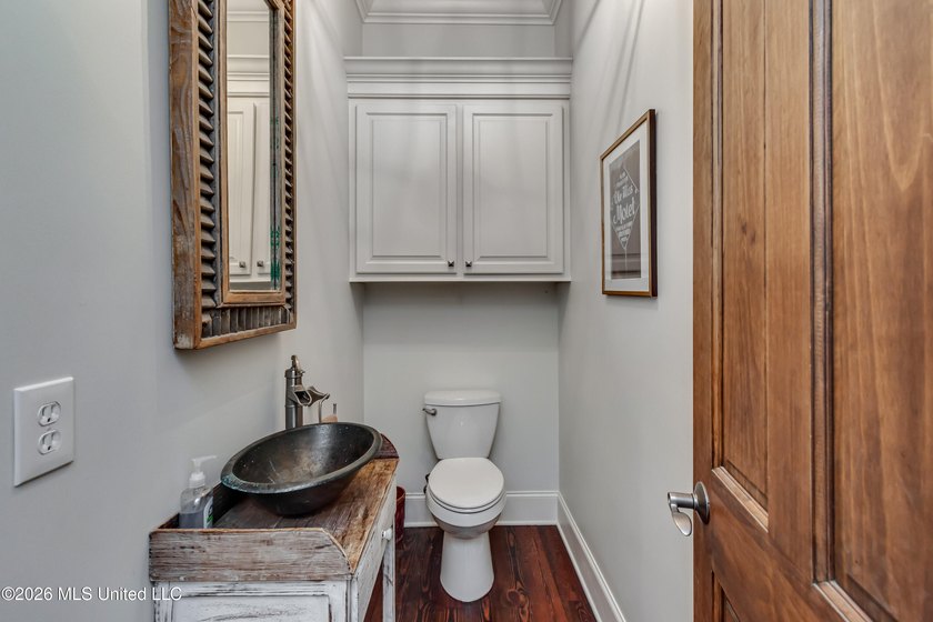 Welcome to this beautifully maintained traditional residence in - photo 26