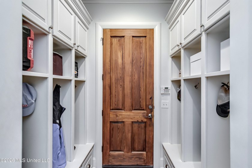 Welcome to this beautifully maintained traditional residence in - photo 27