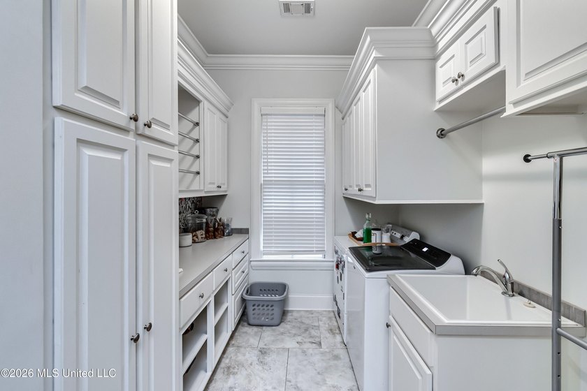 Welcome to this beautifully maintained traditional residence in - photo 28