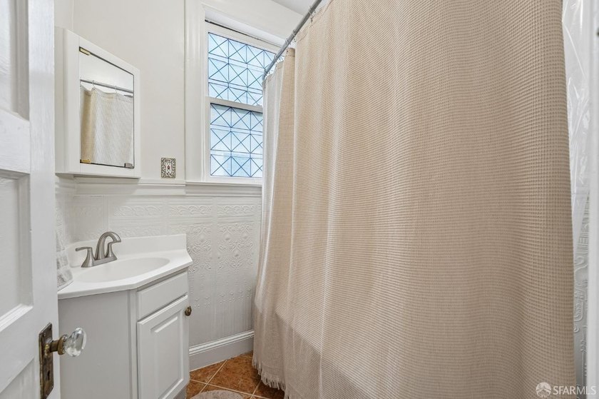 Presidio Heights at its finest! This spacious three-bedroom - photo 38