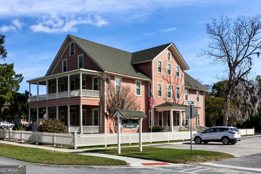 Charming cottage in downtown St. Marys featuring character - photo 46