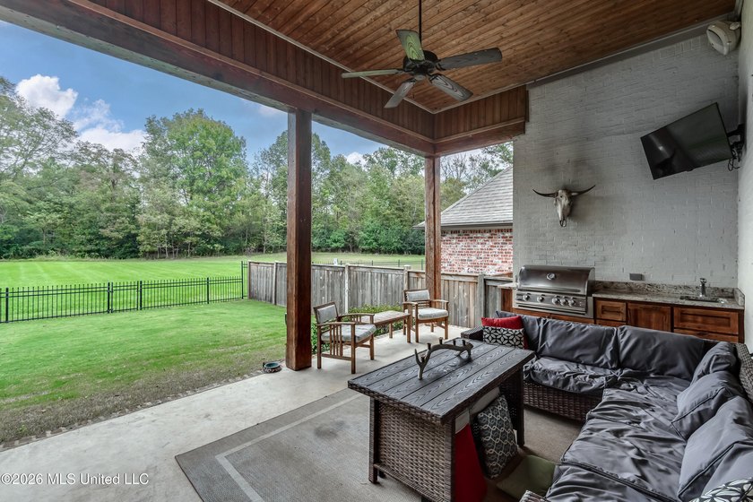Welcome to this beautifully maintained traditional residence in - photo 60