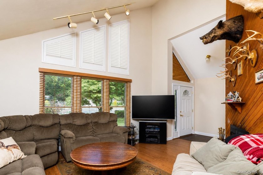 Located on a cul-de-sac in desirable Mount Sinai, this charming - photo 3