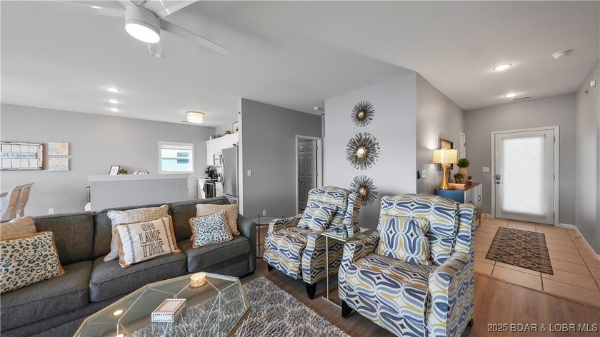 Welcome to this stunning 3 Bed/3 Bath top-floor condo at the - photo 11