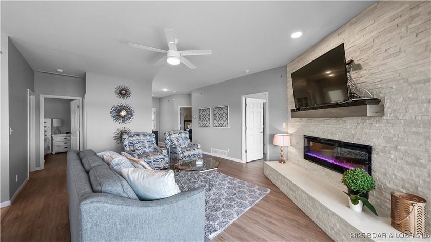 Welcome to this stunning 3 Bed/3 Bath top-floor condo at the - photo 13