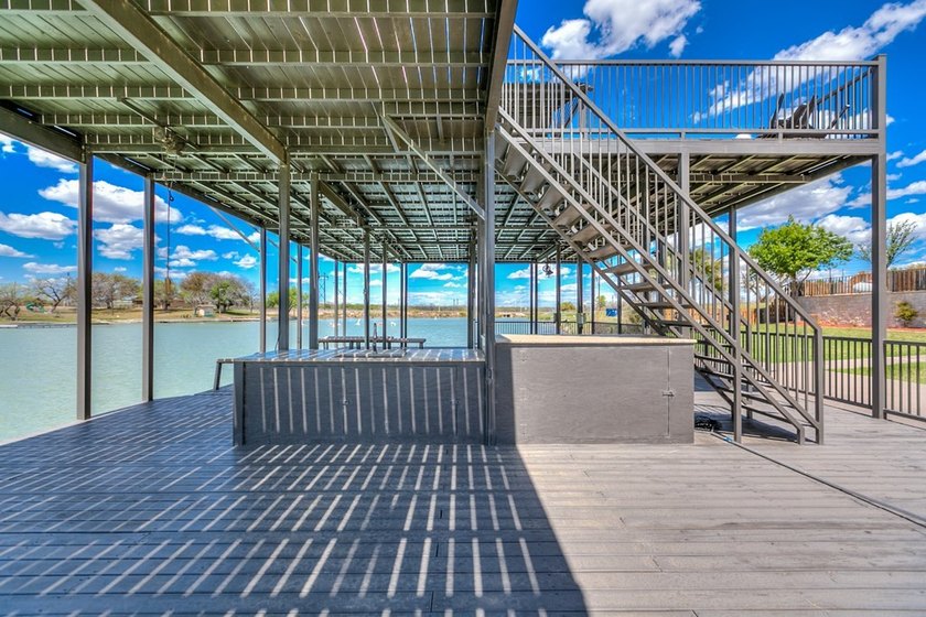 Discover the epitome of waterfront luxury living with this - photo 13
