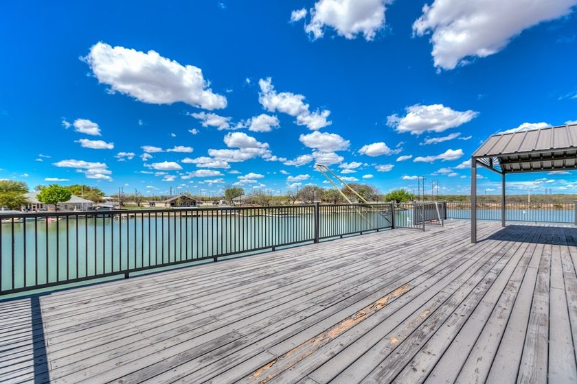 Discover the epitome of waterfront luxury living with this - photo 14