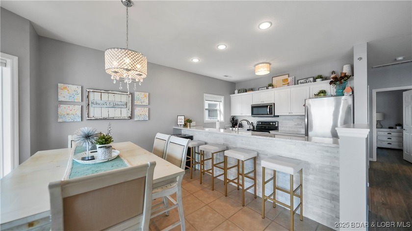 Welcome to this stunning 3 Bed/3 Bath top-floor condo at the - photo 15