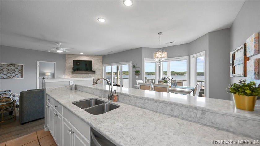 Welcome to this stunning 3 Bed/3 Bath top-floor condo at the - photo 17