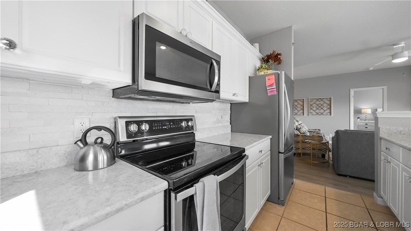 Welcome to this stunning 3 Bed/3 Bath top-floor condo at the - photo 19
