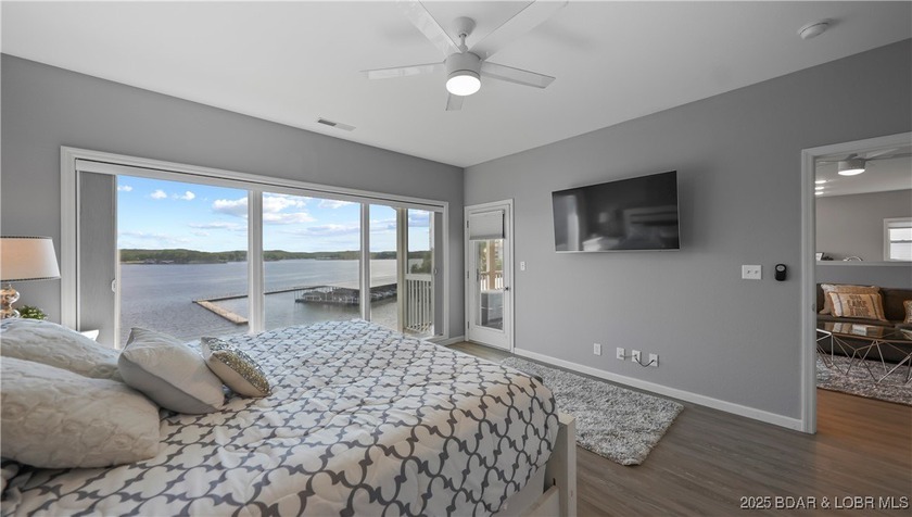 Welcome to this stunning 3 Bed/3 Bath top-floor condo at the - photo 21