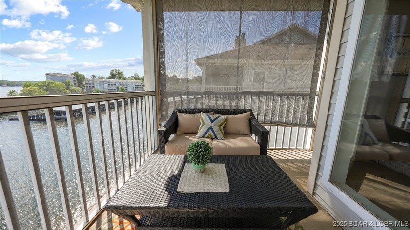 Welcome to this stunning 3 Bed/3 Bath top-floor condo at the - photo 32