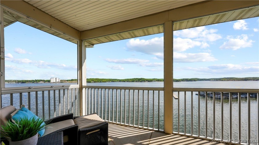 Welcome to this stunning 3 Bed/3 Bath top-floor condo at the - photo 34