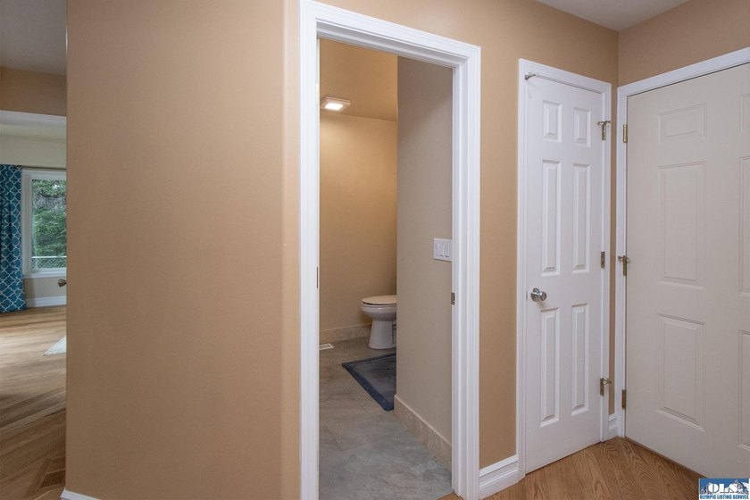 Welcome to this beautifully crafted, custom single-level home - photo 42