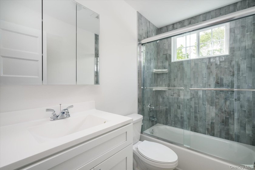 Stunning New Construction Offering Exceptional Craftsmanship &amp; - photo 29