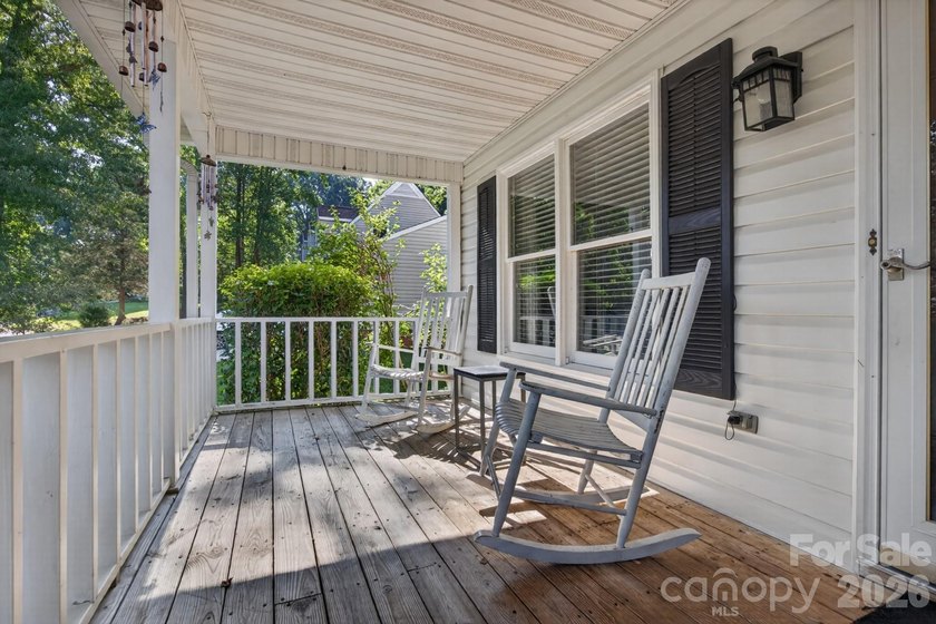 3 Bedrooms 2.5 Baths, 2 Car Garage, Excellent Neighborhood. Dual - photo 2